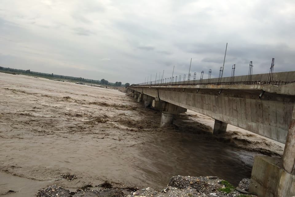 महाकाली नदिमा पानीको बहाव बढ्यो, दोधाराचाँदनी र भीमदत्त नगरपालिकाका केही बस्ती उच्च जोखिममा